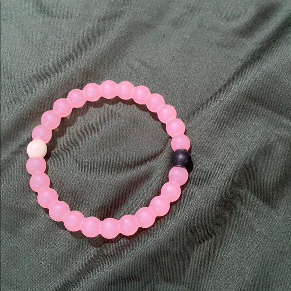 4 Lokai bracelets - Picture 6 of 6